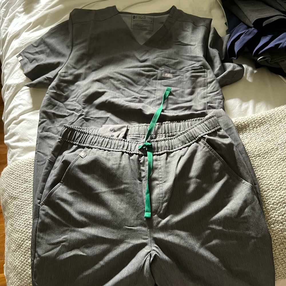 Gently worn size medium figs men grey joggers and scrub top